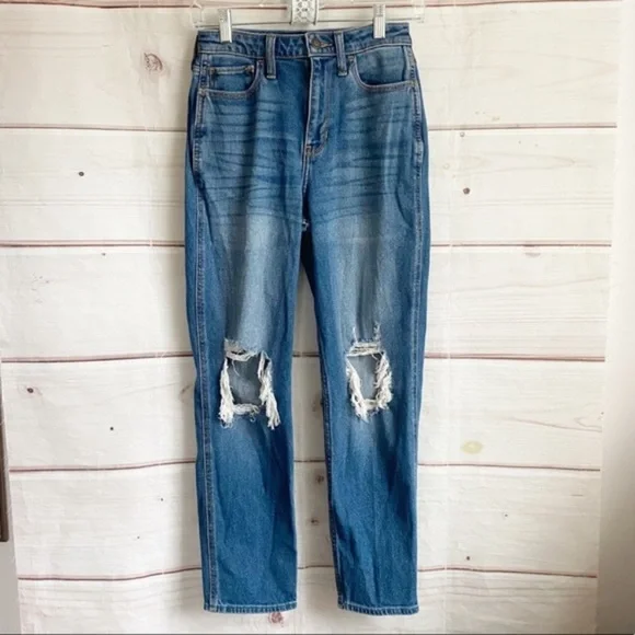 Hollister Ultra High Rise Mom Jeans - Picture 2 of 6